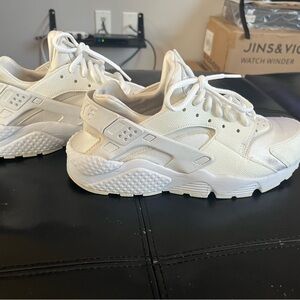 Used Nike Air Huarache woman’s size 8.5